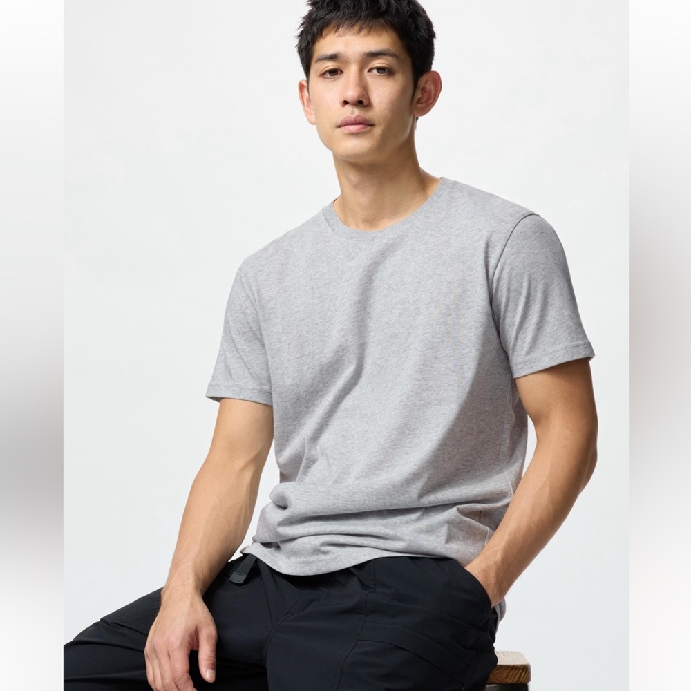 UNIQLO Classic Gray Men's Tee - Like New